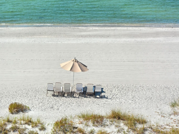 Beachfront Longboat Key Vacation Condo with Tennis Courts